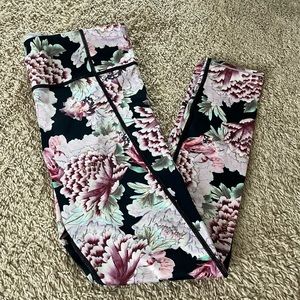 Athleta leggings. Excellent condition. Like new.